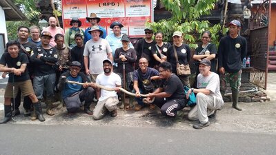 Evakuasi dan Pengendalian Populasi Ular Kobra di Wilayah Desa Megati